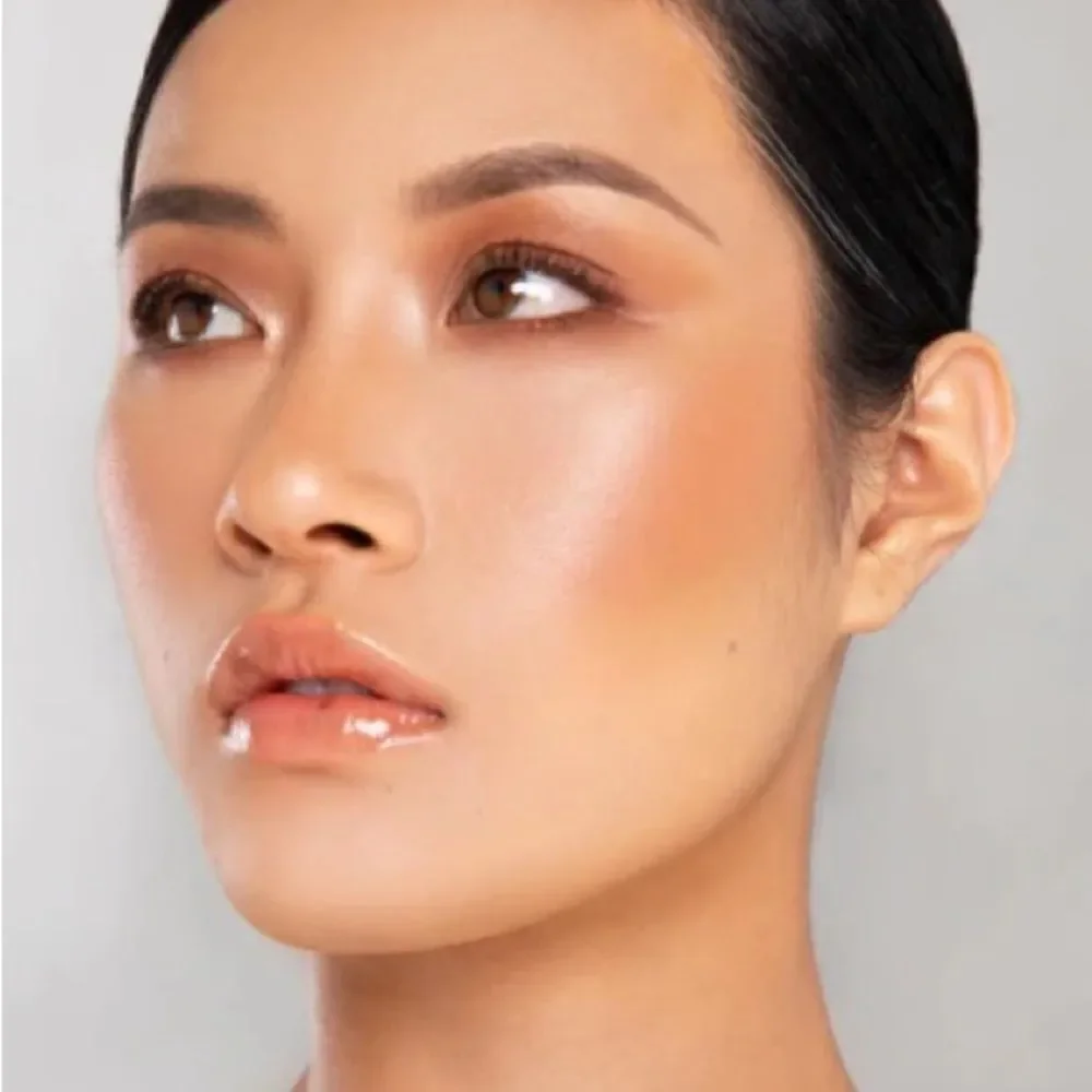 NEW Mellow Lip Gloss in Tahiti Shade